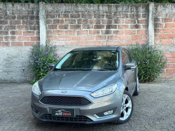 FORD FOCUS 2.0 SE FASTBACK 16V FLEX 4P POWERSHIFT